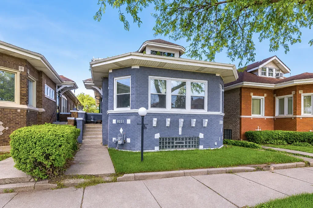 8251 South Carpenter Street Chicago IL 60620