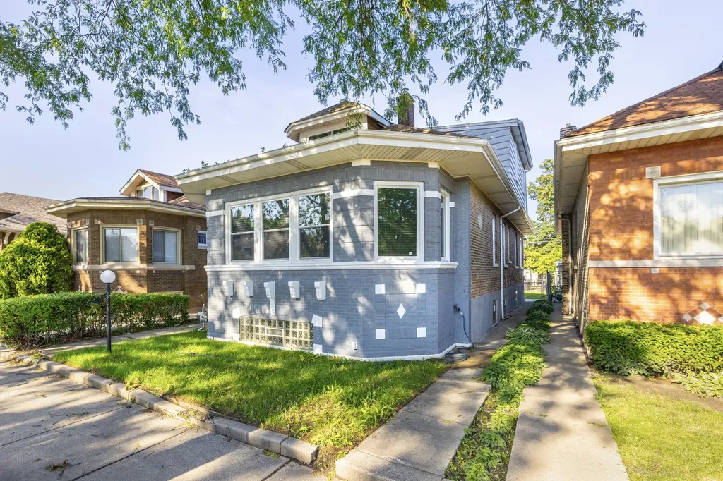 8251 South Carpenter Street Chicago IL 60620