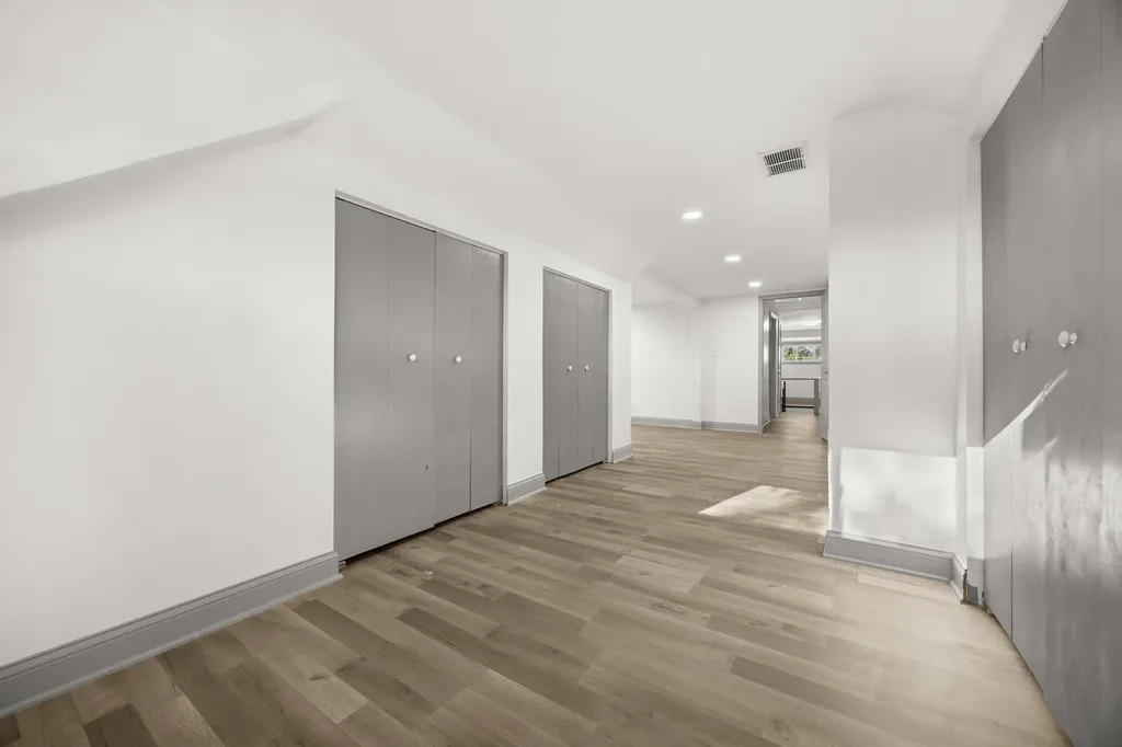 8251 South Carpenter Street Chicago IL 60620