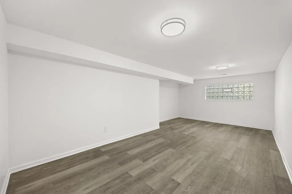 8251 South Carpenter Street Chicago IL 60620