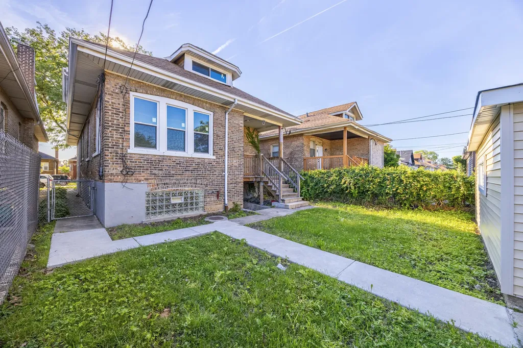 8251 South Carpenter Street Chicago IL 60620