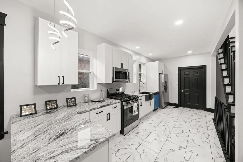8251 South Carpenter Street Chicago IL 60620