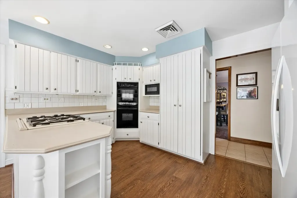 6418 Big Bear Court Indian Head Park IL 60525