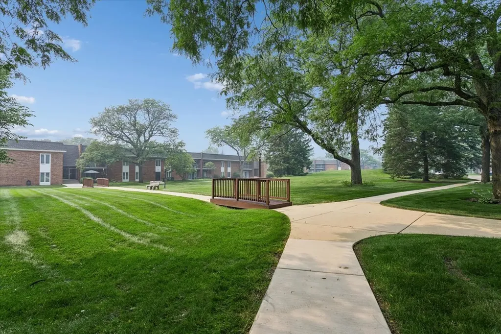 4043 Saratoga Avenue Downers Grove IL 60515