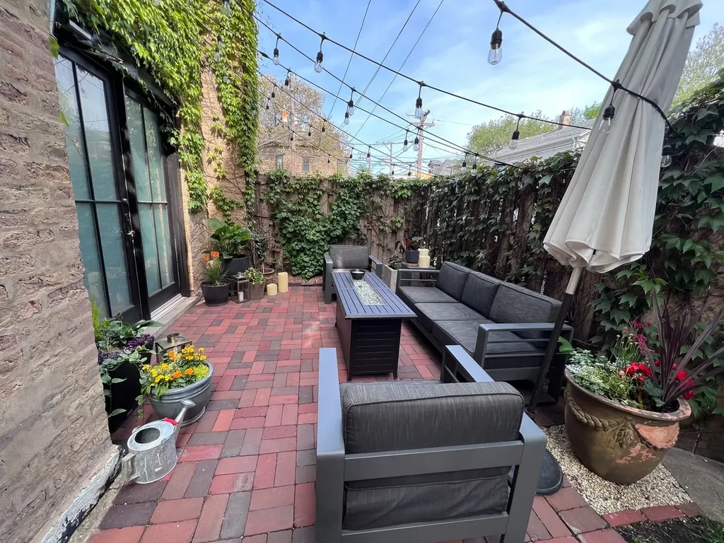 1547 North Leavitt Street Chicago IL 60622