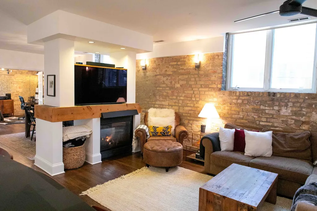 1547 North Leavitt Street Chicago IL 60622