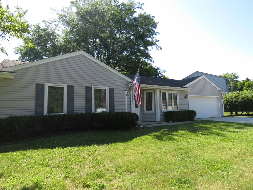 3451 Waterford Way Island Lake IL 60042