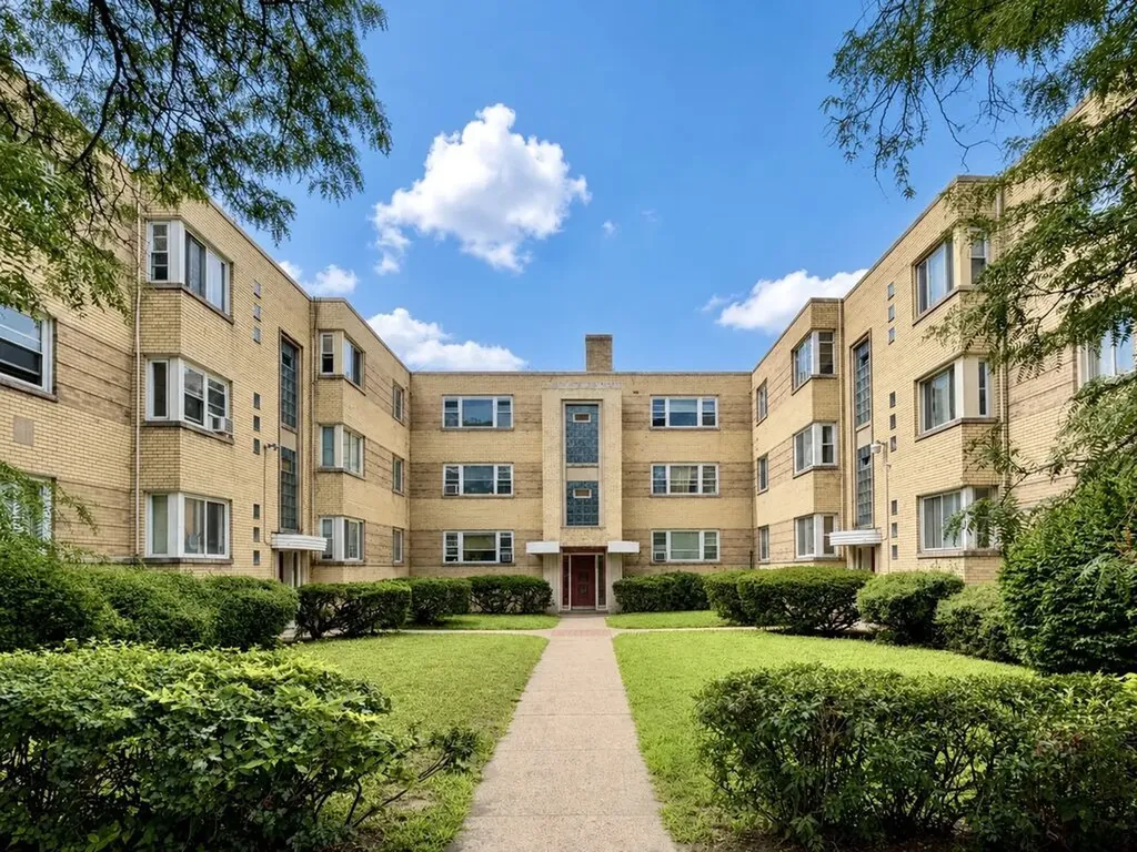 2057 East 72nd Street Chicago IL 60649