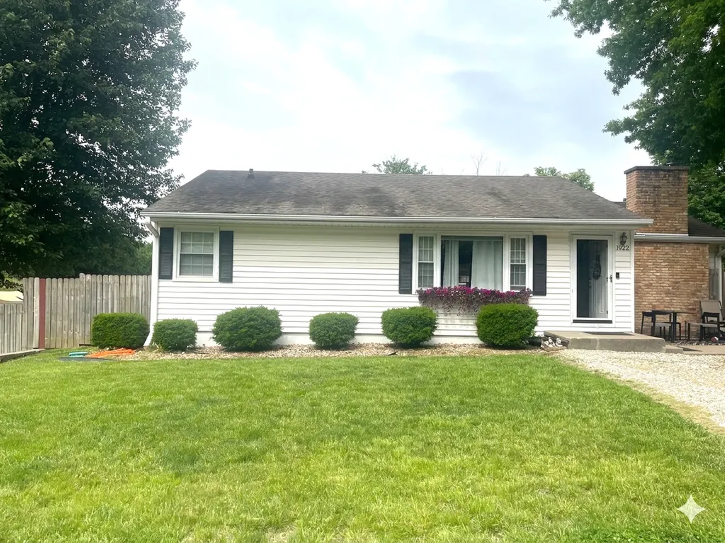 1922 Elmwood Drive W Quincy IL 62301