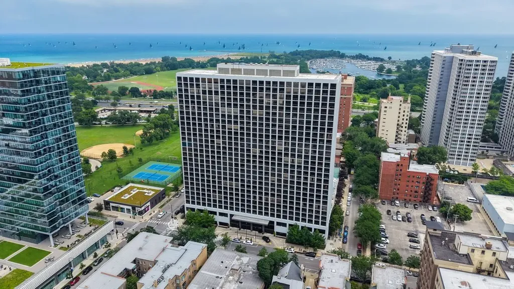 4343 North Clarendon Avenue Chicago IL 60613