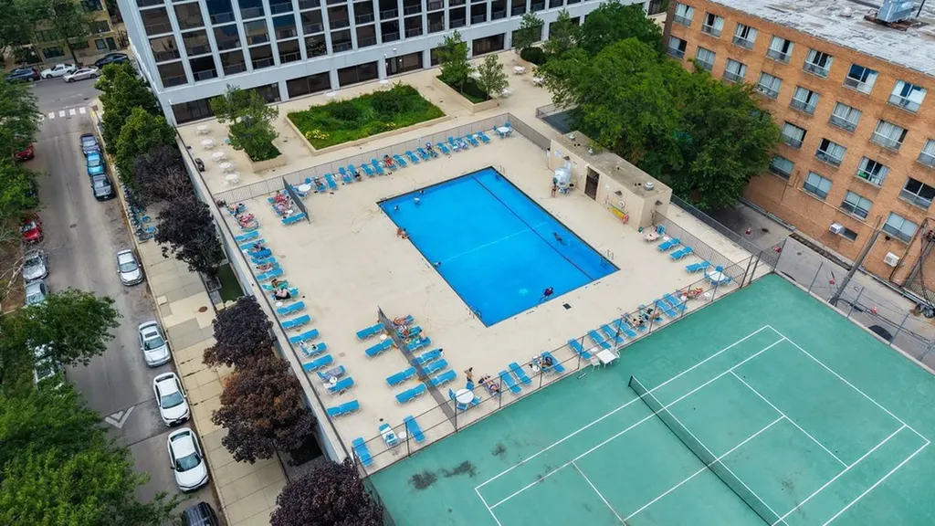 4343 North Clarendon Avenue Chicago IL 60613