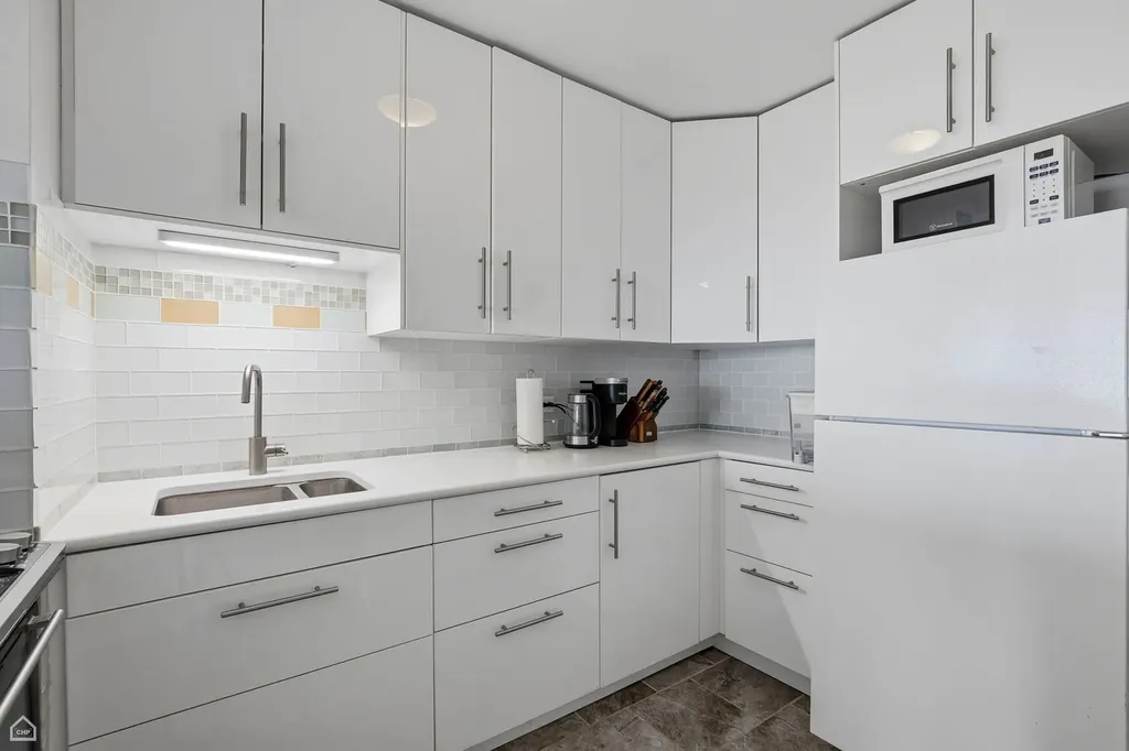 4343 North Clarendon Avenue Chicago IL 60613