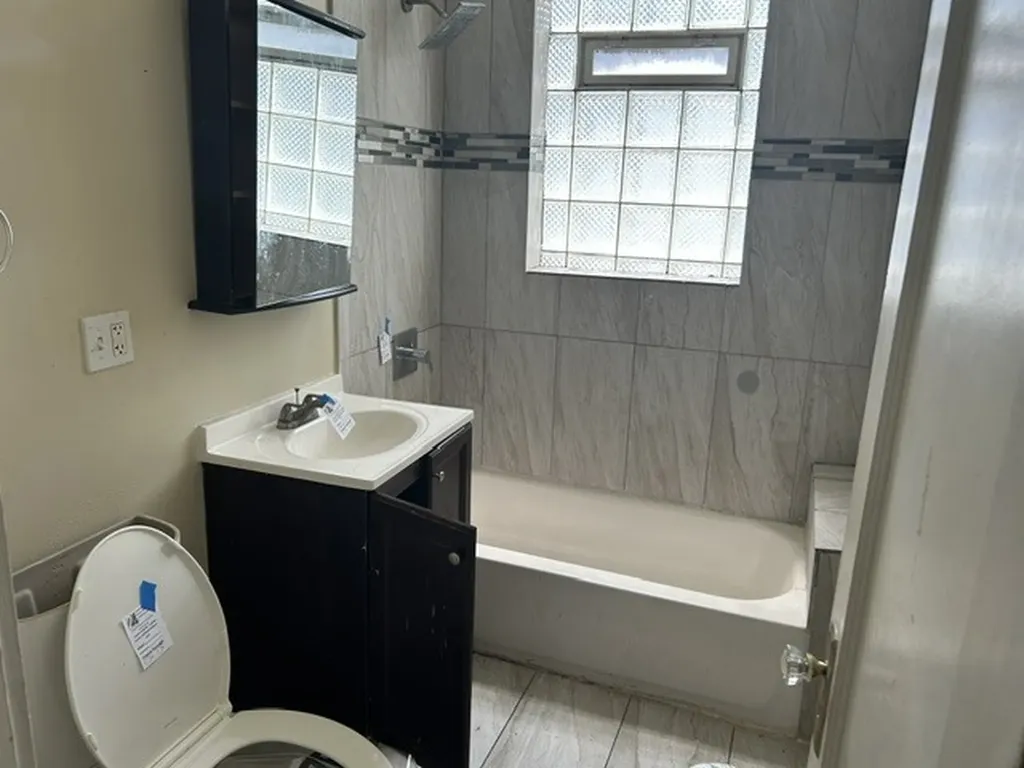 7648 South Luella Avenue Chicago IL 60649