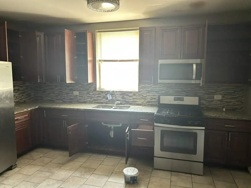 7648 South Luella Avenue Chicago IL 60649