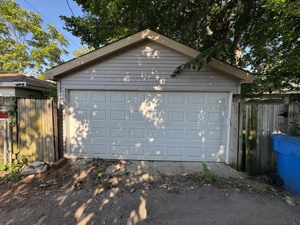 7648 South Luella Avenue Chicago IL 60649