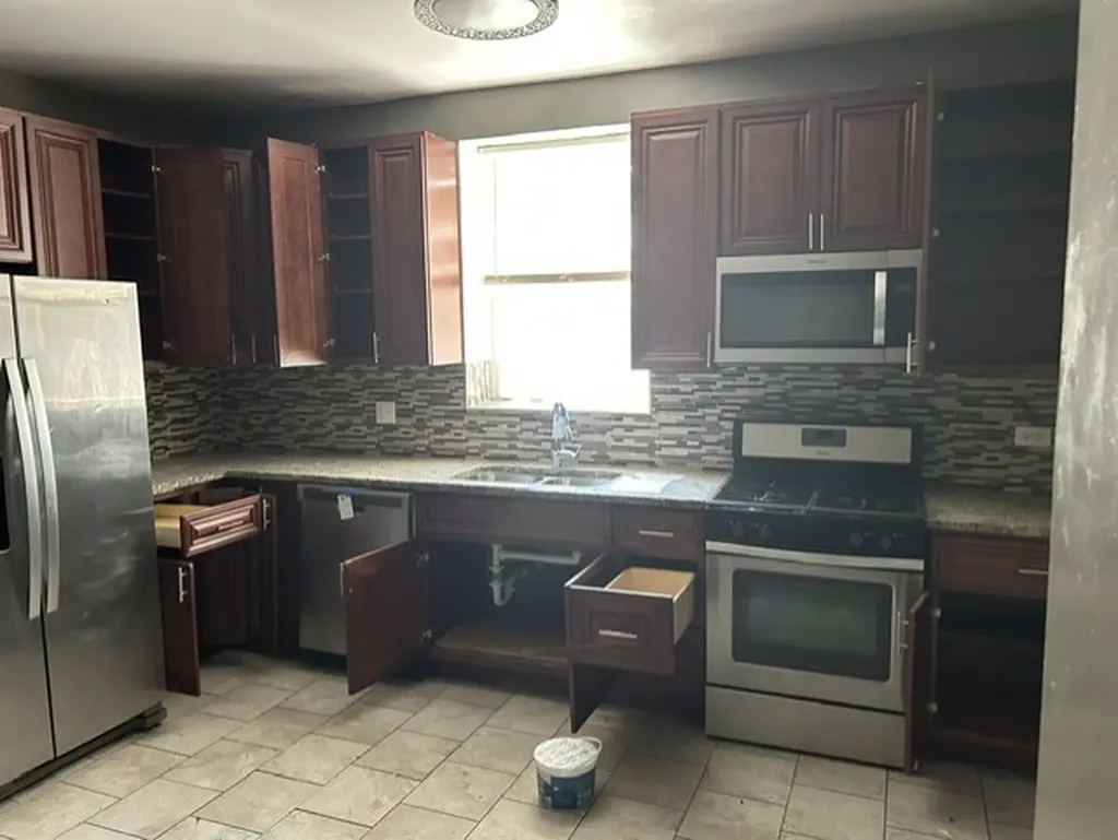 7648 South Luella Avenue Chicago IL 60649