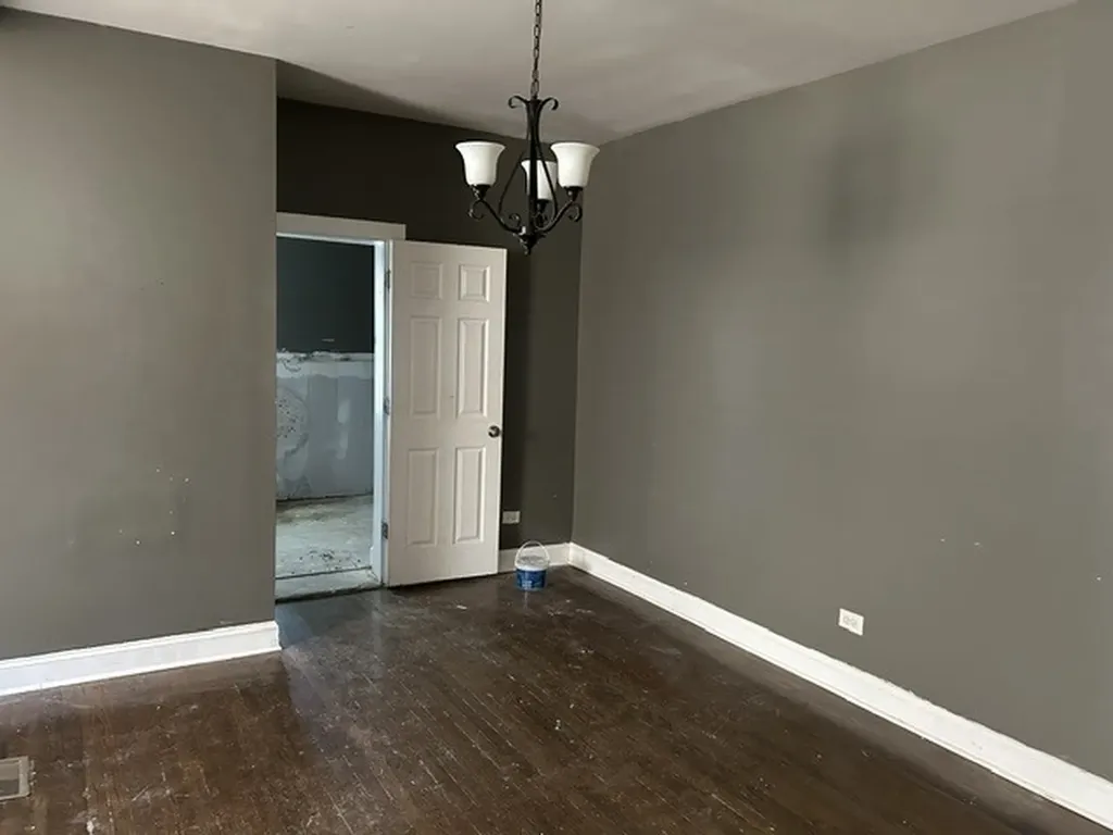 7648 South Luella Avenue Chicago IL 60649