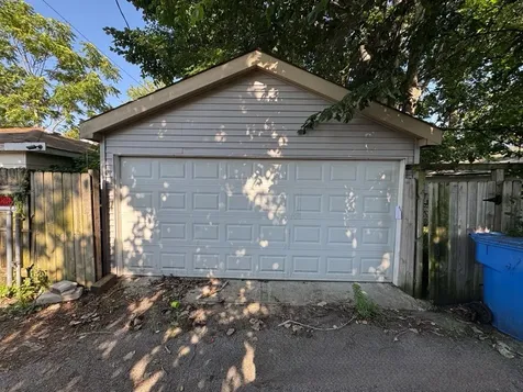 7648 South Luella Avenue Chicago IL 60649