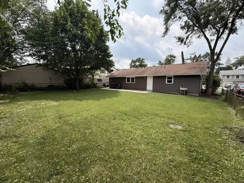 606 Pleasant Place Streamwood IL 60107