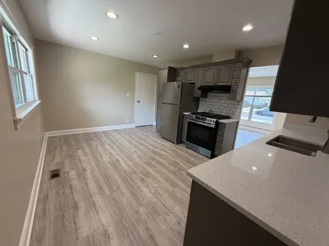 606 Pleasant Place Streamwood IL 60107