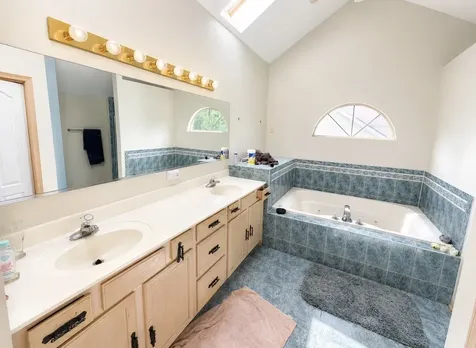 637 Primrose Lane Matteson IL 60443