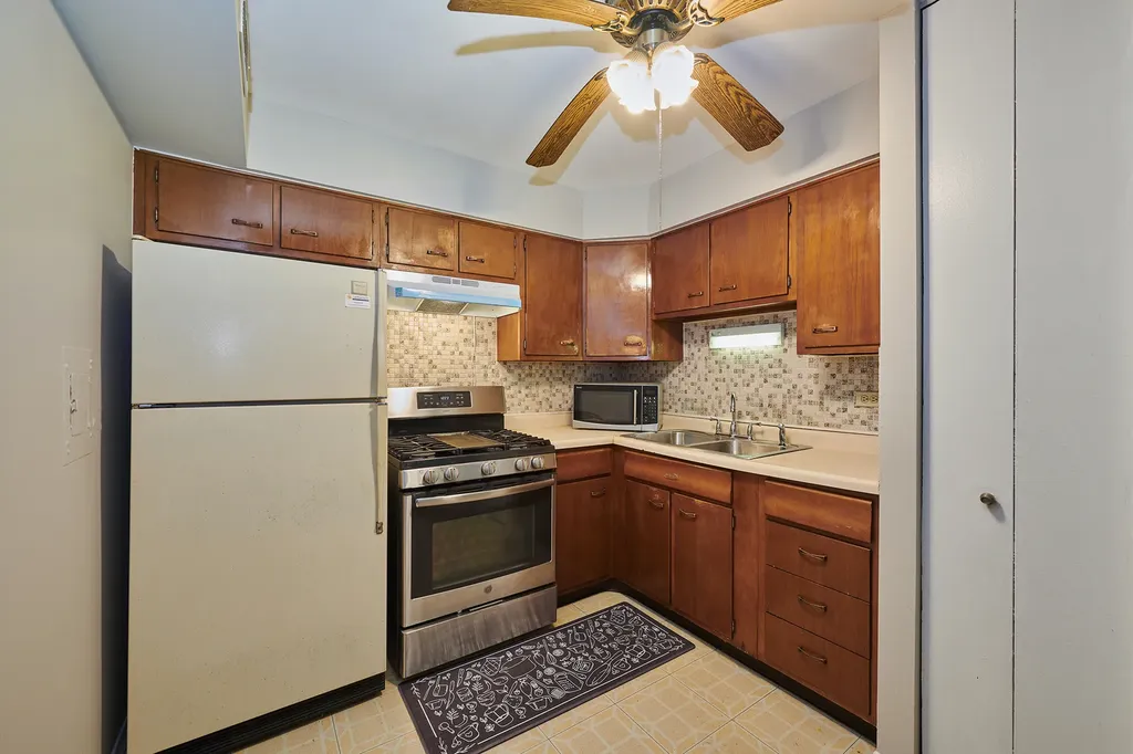 8541 Lotus Avenue Skokie IL 60077
