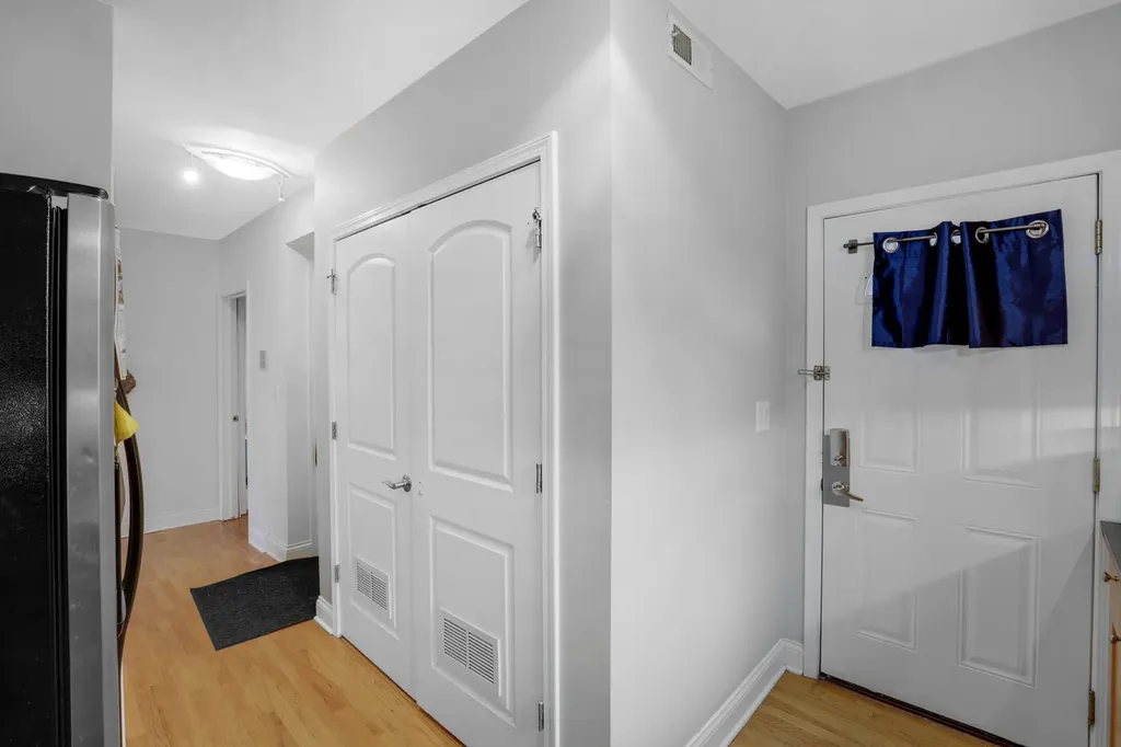 7401 North Hoyne Avenue Chicago IL 60645