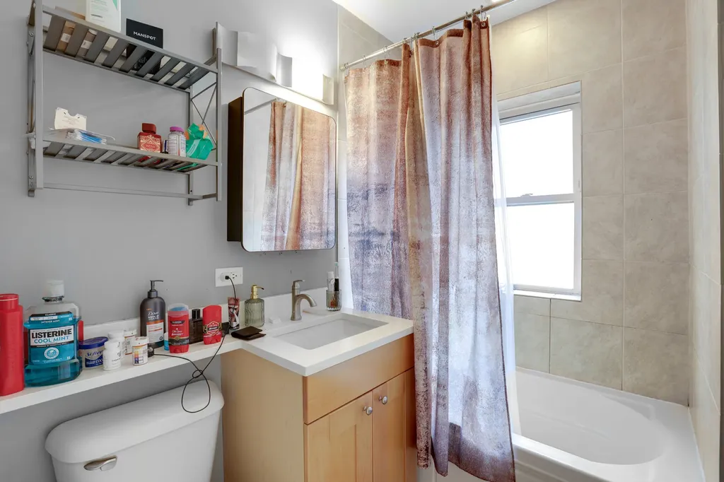 7401 North Hoyne Avenue Chicago IL 60645