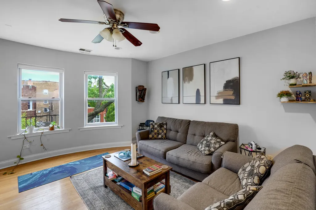 7401 North Hoyne Avenue Chicago IL 60645
