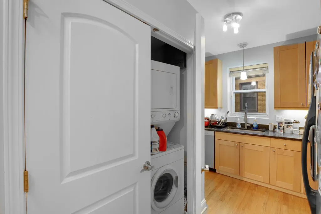 7401 North Hoyne Avenue Chicago IL 60645