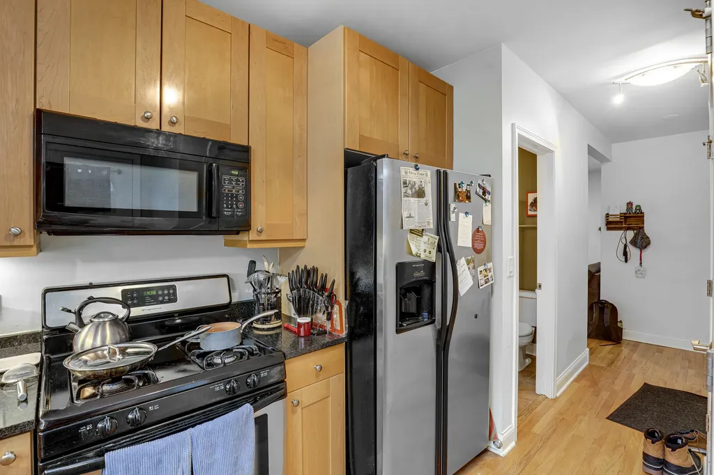 7401 North Hoyne Avenue Chicago IL 60645