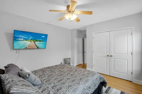 7401 North Hoyne Avenue Chicago IL 60645