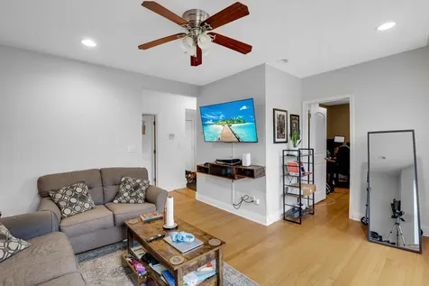 7401 North Hoyne Avenue Chicago IL 60645
