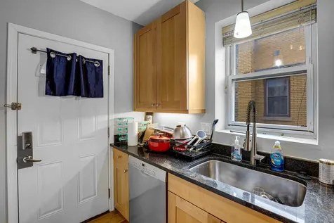 7401 North Hoyne Avenue Chicago IL 60645