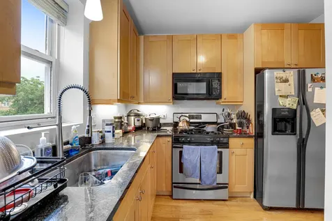 7401 North Hoyne Avenue Chicago IL 60645