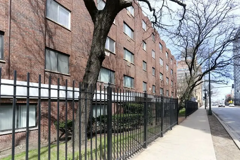 1040 West Hollywood Avenue Chicago IL 60660