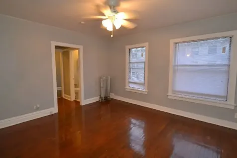 4602 North Beacon Street Chicago IL 60640
