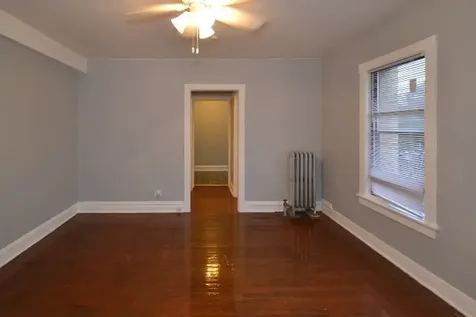 4602 North Beacon Street Chicago IL 60640