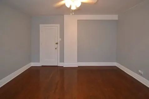 4602 North Beacon Street Chicago IL 60640