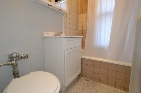 4602 North Beacon Street Chicago IL 60640