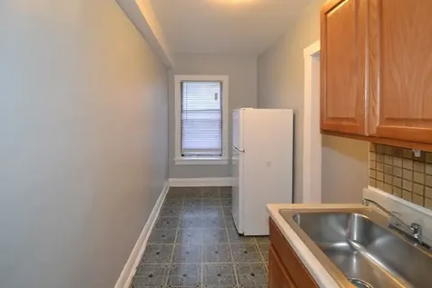 4602 North Beacon Street Chicago IL 60640