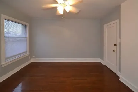 4602 North Beacon Street Chicago IL 60640