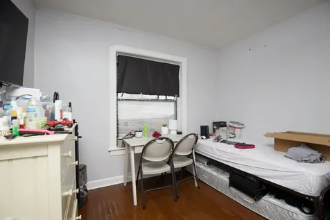 4606 North Beacon Street Chicago IL 60640