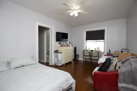 4606 North Beacon Street Chicago IL 60640