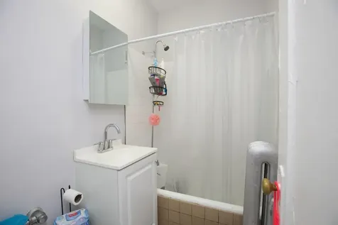 4606 North Beacon Street Chicago IL 60640