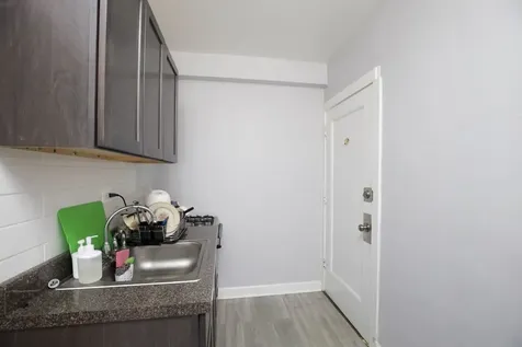 4606 North Beacon Street Chicago IL 60640