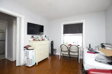4606 North Beacon Street Chicago IL 60640