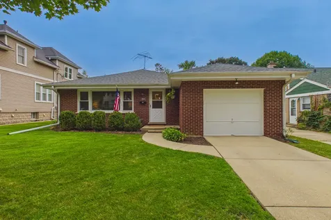 203 South Edward Street Mount Prospect IL 60056