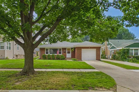 203 South Edward Street Mount Prospect IL 60056