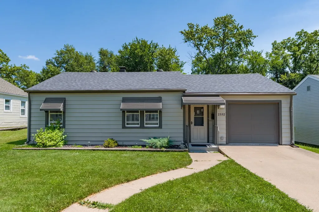 2332 48TH Street Moline IL 61265